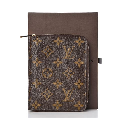 louis vuitton passport holder white